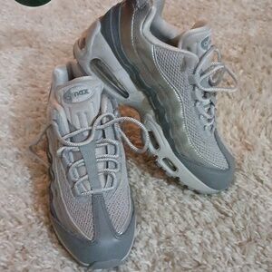 NWOT NIKE AIR MAX